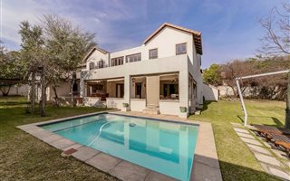 4 Bedroom House in Cedar Lakes