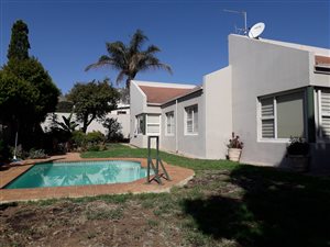 3 Bed Cluster in Douglasdale