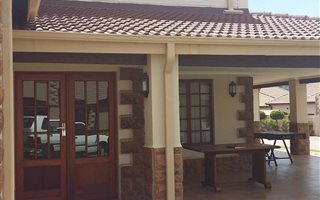 3 Bedroom House in Meerhof