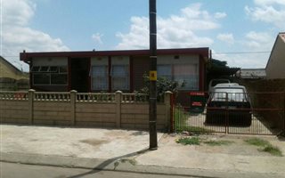 3 Bedroom House in Alra Park