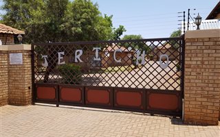 2 Bedroom Simplex in Witpoortjie