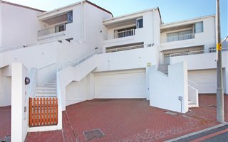 3 Bedroom House in Bloubergstrand