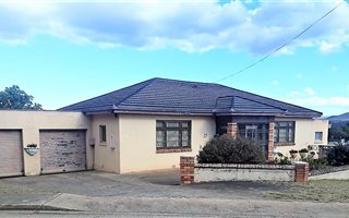 3 Bedroom House in Van Riebeeck Heights