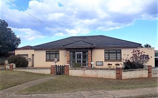 3 Bedroom House in Van Riebeeck Heights