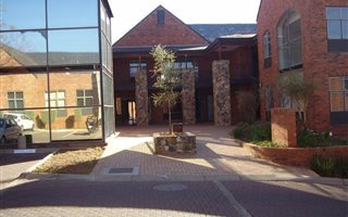 229 m² Office Space in Cresta