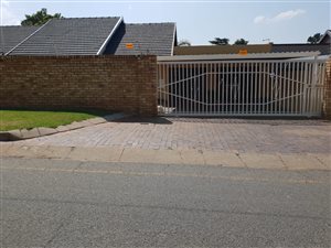 4 Bed House in Kew