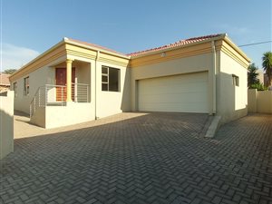 3 Bed Townhouse in Die Heuwel