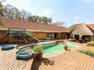 4 Bed House in Edelweiss