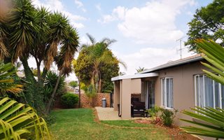 2 Bedroom Simplex in Edenglen