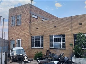 300 m² Industrial space in Denver
