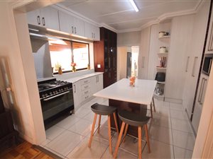 6 Bed House in Thornton
