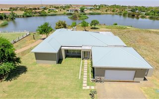 4 Bedroom House in Vaal Marina