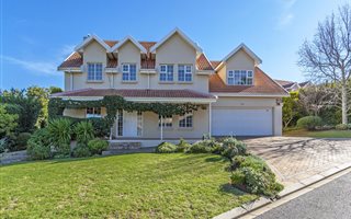 4 Bedroom House in Helderrand