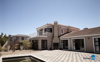 1 Bedroom Apartment in Parklands