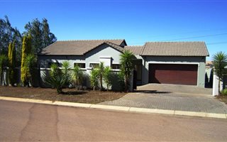 3 Bedroom House in Midlands Estate