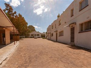 12 Bed House in Kelvin