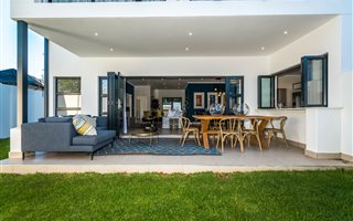4 Bedroom Duplex in Melrose