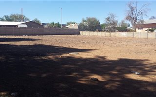 995 m² Land available in Upington