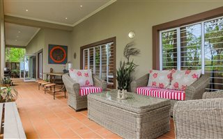 3 Bedroom Apartment in Wakenshaw Estate