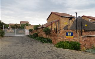 2 Bedroom Townhouse in Wilgeheuwel
