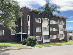 2 Bed Flat in Montclair