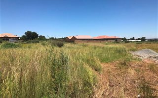1000 m² Land available in Meiringspark