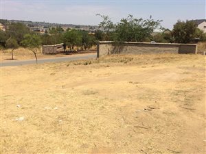 1105 m² Land available in Waterfall Country Estate