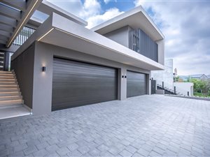5 Bed House in Steyn City