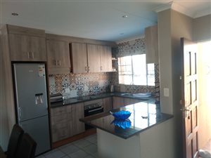 2 Bed Flat in Lakefield