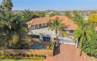 5 Bedroom House in Centurion Golf Estate
