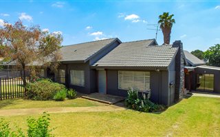3 Bedroom House in Rhodesfield