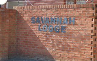 Bachelor apartment in Roodepoort Central