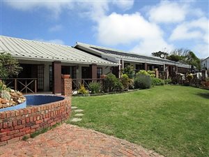 5 Bed House in Mossel Bay Central