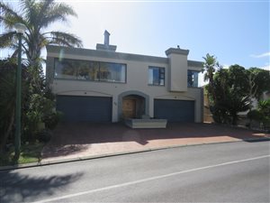 5 Bed House in Greenways Golf Estate