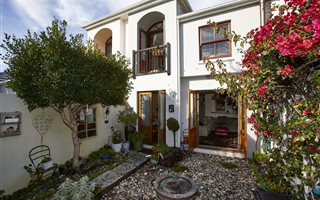 2 Bedroom House in Claremont