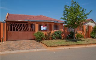 3 Bedroom House in Bram Fisherville
