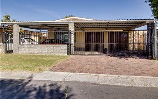 5 Bedroom House in Peerless Park