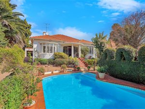 4 Bed House in Greenside