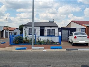 3 Bed House in Westbury