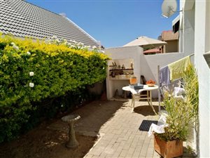 2 Bedroom Simplex in Kosmosdal