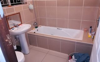 Bachelor apartment in Reservoir Hills