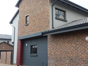 2 Bed Townhouse in Doornpoort and surrounds