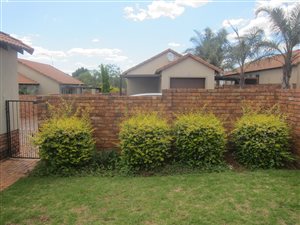 3 Bed Apartment in Rooihuiskraal North