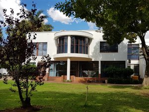 303 m² Office Space in Parktown North