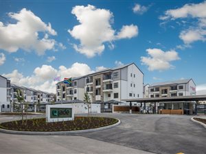 2 Bed Apartment in Paardevlei