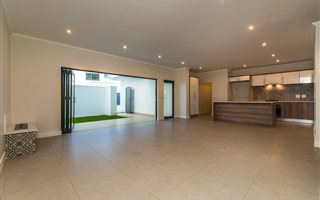 4 Bedroom Duplex in Melrose