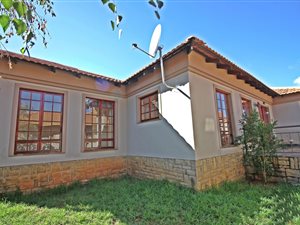 3 Bed Townhouse in Woodland Hills