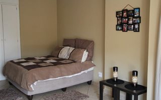 Bachelor apartment in Silver Lakes