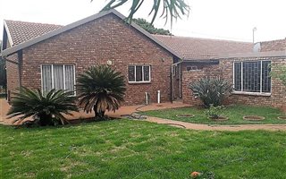 2 Bedroom House in Doornpoort and surrounds