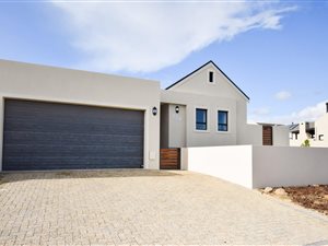 3 Bed House in Kelderhof Country Village